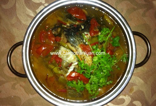 đầu cá vược nấu dưa chua